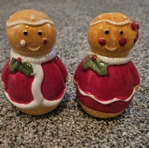 Mr & Mrs Gingerbread Salt and Pepper Shakers Christmas Ceramic Handpainted